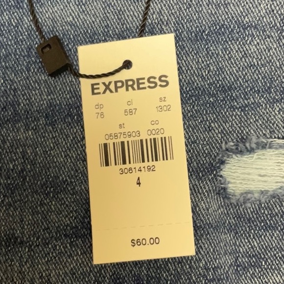 NWT Express ladies boyfriend midi mid-rise denim shorts, size 4 - Picture 6 of 10
